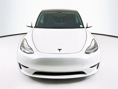 Used 2022 Tesla Model Y Long Range AWD/4WD image 2