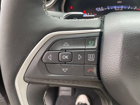 Used 2025 Jeep Grand Cherokee Altitude AWD/4WD image 29