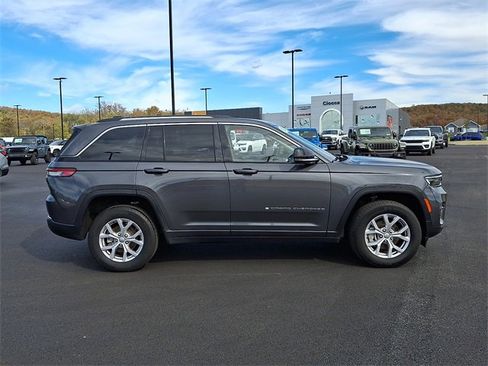 Used 2022 Jeep Grand Cherokee Limited image 11