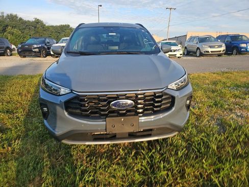 Used 2025 Ford Escape ST-Line Select AWD/4WD image 2