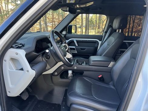 Certified 2024 Land Rover Defender 130 X-Dynamic SE image 5