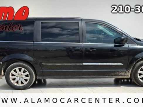 Used 2014 Chrysler Town & Country Touring FWD image 6