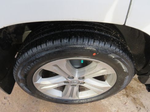 Used 2012 Toyota Highlander Limited w/ Tow Pkg image 26