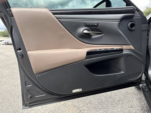 Used 2025 Lexus ES 350 w/ Premium Package FWD image 14