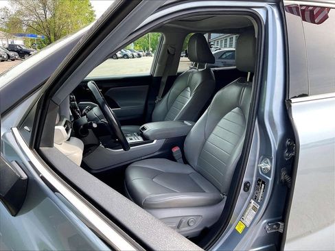 Used 2020 Toyota Highlander XLE AWD/4WD image 10