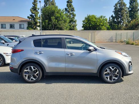 Used 2022 Kia Sportage EX FWD image 5