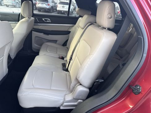 Used 2018 Ford Explorer XLT w/ Equipment Group 202A image 14