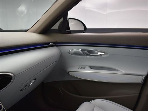 Used 2026 Genesis GV70 2.5T Advanced image 22