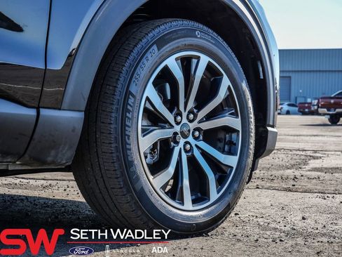 Used 2025 Ford Explorer ST-Line w/ Premium Package image 9