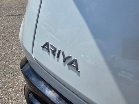 Used 2025 Nissan Ariya FWD image 11