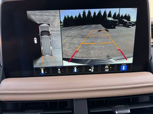Used 2023 Chevrolet Suburban Premier AWD/4WD image 21