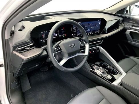 Used 2025 Audi Q5 Premium Plus w/ Premium Plus AWD/4WD image 4