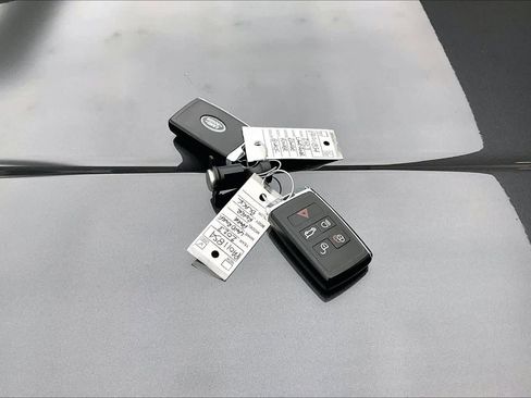 Used 2023 Land Rover Range Rover Long Wheelbase SE image 28