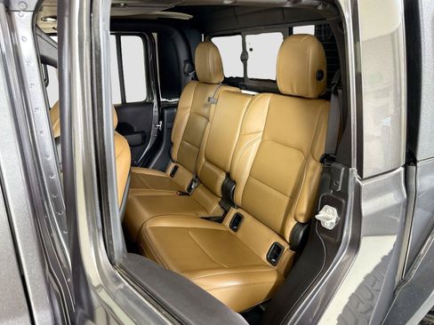 Used 2022 Jeep Gladiator Rubicon w/ Dual Top Group AWD/4WD image 23