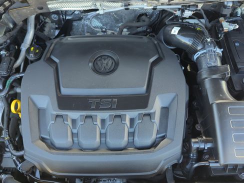 Certified 2022 Volkswagen Tiguan SE R-Line image 21