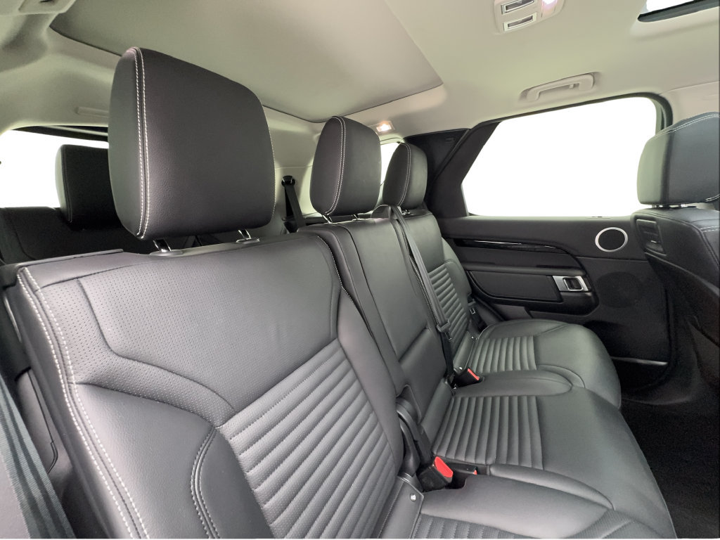 Used 2023 Land Rover Discovery S AWD/4WD image 32