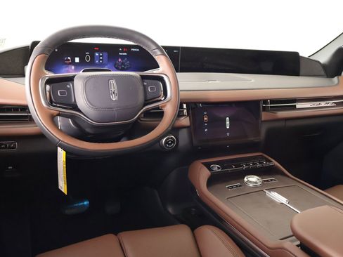 New 2026 Lincoln Navigator L Reserve AWD/4WD image 2