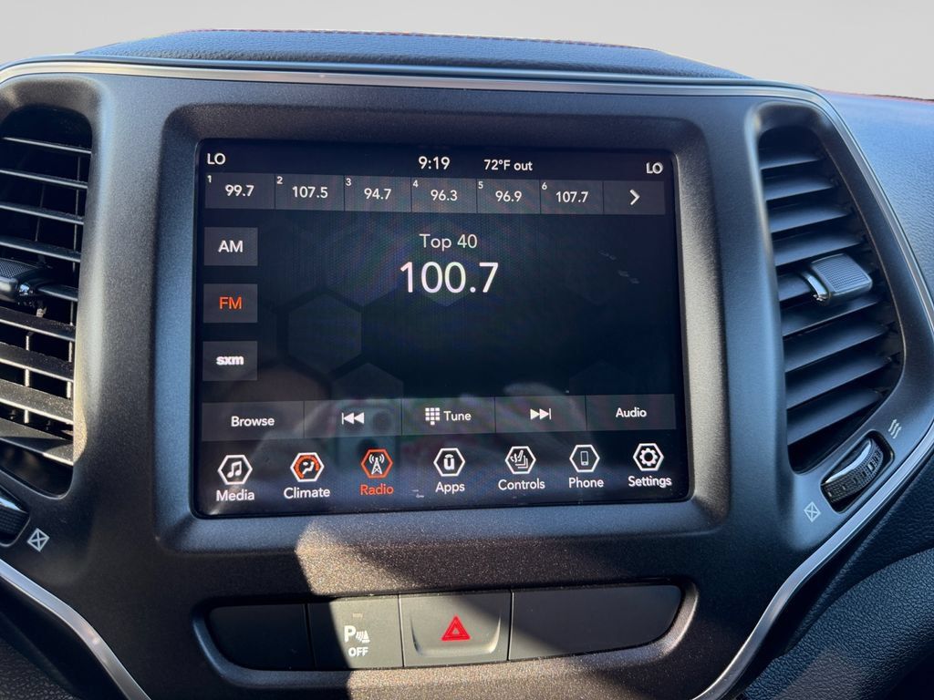 Used 2019 Jeep Cherokee Trailhawk w/ Comfort/Convenience Group AWD/4WD image 21