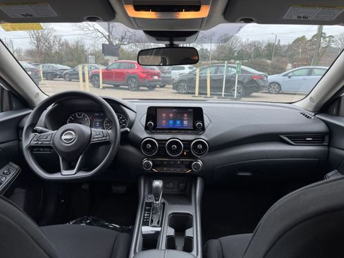 Used 2025 Nissan Sentra S image 29