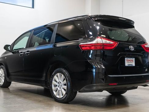 Used 2017 Toyota Sienna XLE w/ XLE Navigation Package AWD/4WD image 7
