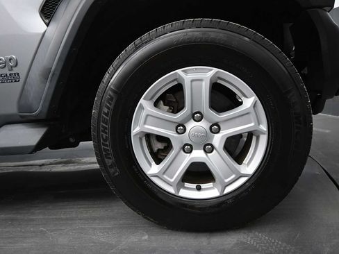 Used 2018 Jeep Wrangler Unlimited Sport S AWD/4WD image 10