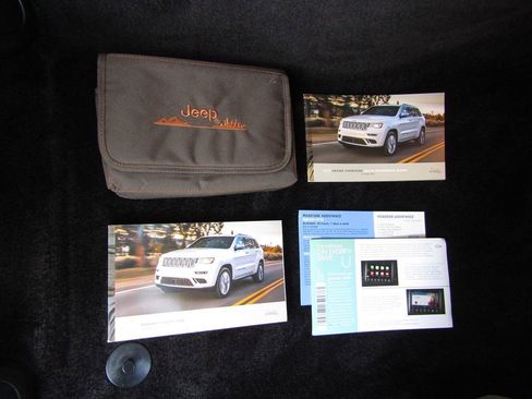 Used 2018 Jeep Grand Cherokee Laredo image 32