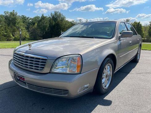 Used 2003 Cadillac De Ville w/ Comfort & Convenience Package FWD image 38