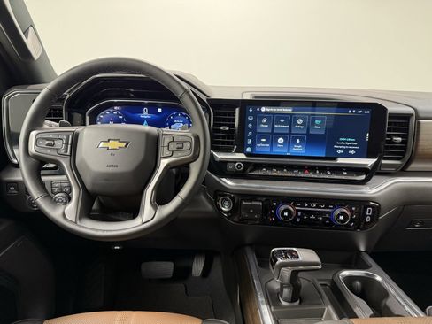 Used 2025 Chevrolet Silverado 1500 High Country w/ Technology Package image 32