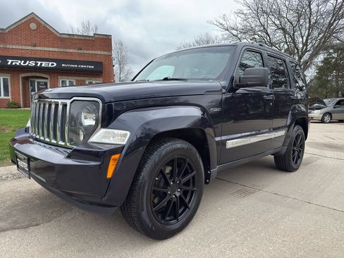 Used 2011 Jeep Liberty Limited Jet image 2