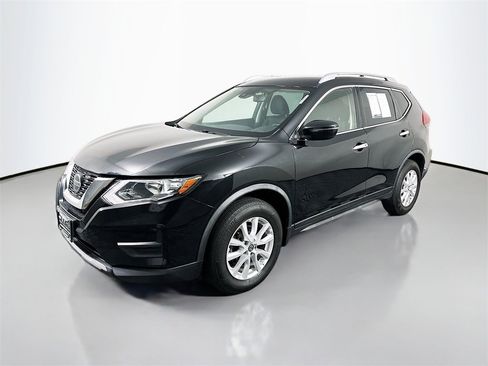 Used 2019 Nissan Rogue SV image 3