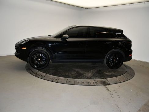Certified 2023 Porsche Cayenne Platinum Edition AWD/4WD image 2