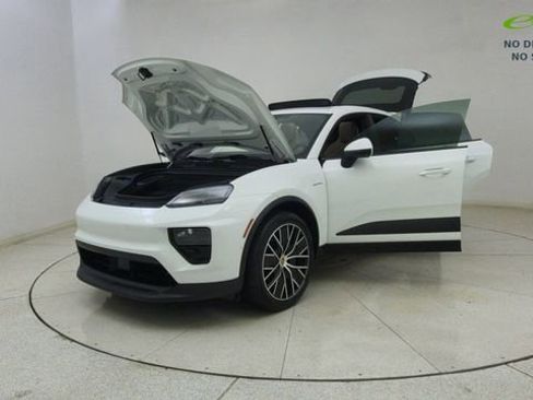 Used 2025 Porsche Macan Electric RWD image 75