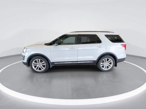 Used 2016 Ford Explorer XLT w/ Equipment Group 202A image 5