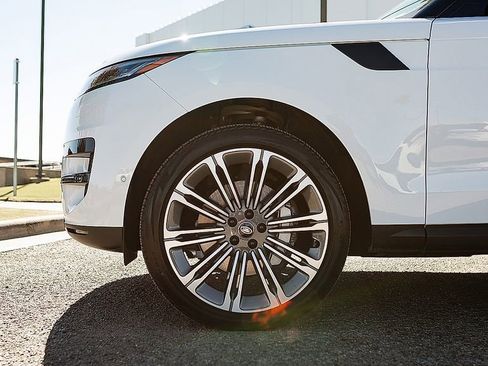 Used 2024 Land Rover Range Rover Sport SE image 12