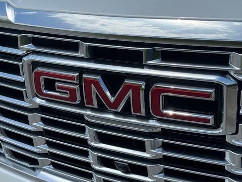 New 2025 GMC Yukon Denali w/ LPO, Floor Liner Package image 9