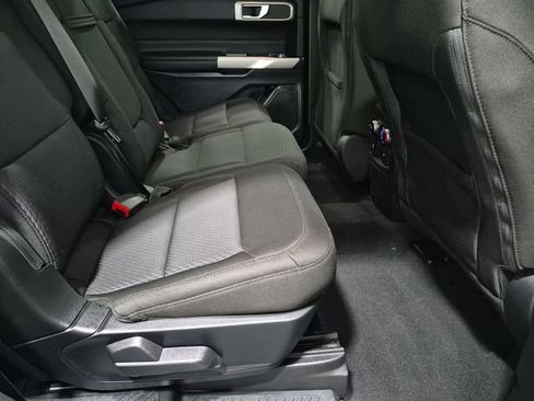 Used 2023 Ford Explorer XLT AWD/4WD image 17