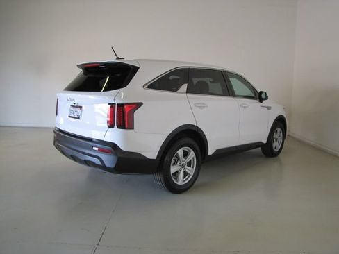 Used 2023 Kia Sorento LX FWD image 24