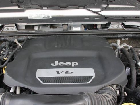 Used 2016 Jeep Wrangler Sahara AWD/4WD image 15