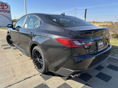 New 2026 Toyota Camry SE w/ Multimedia Upgrade Package image 4