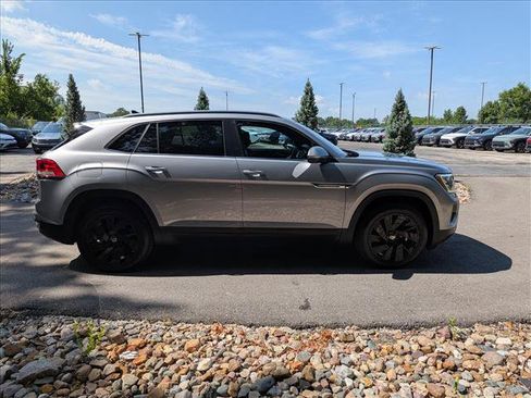 Certified 2024 Volkswagen Atlas Cross Sport SE AWD/4WD image 6