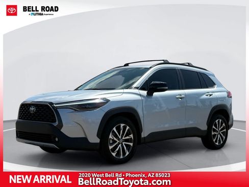 Used 2025 Toyota Corolla Cross XLE w/ Convenience Package FWD image 1