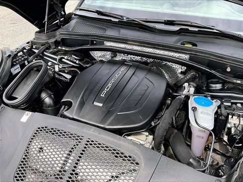 Used 2018 Porsche Macan AWD/4WD image 24