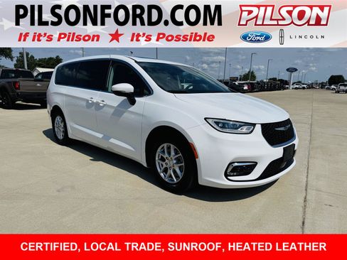 Used 2023 Chrysler Pacifica Touring-L FWD image 1