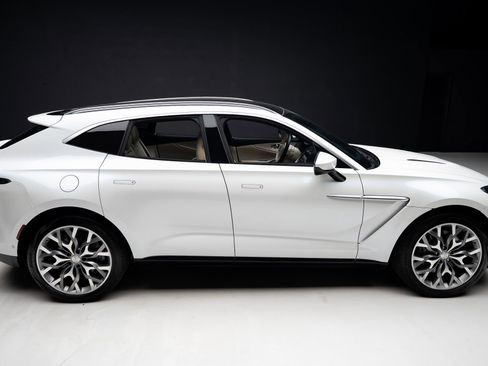 Used 2021 Aston Martin DBX AWD/4WD image 33