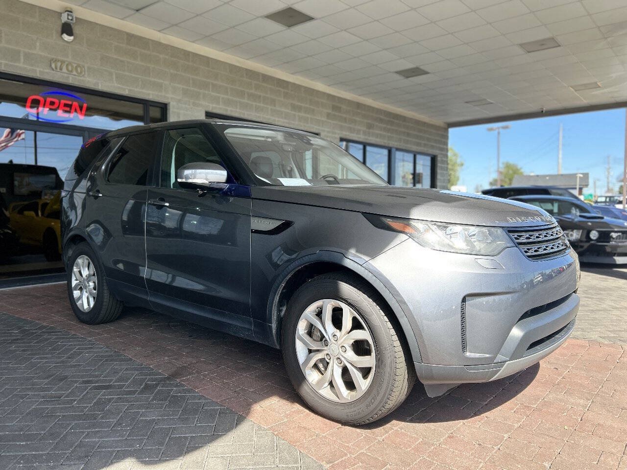 Used 2018 Land Rover Discovery SE AWD/4WD image 22