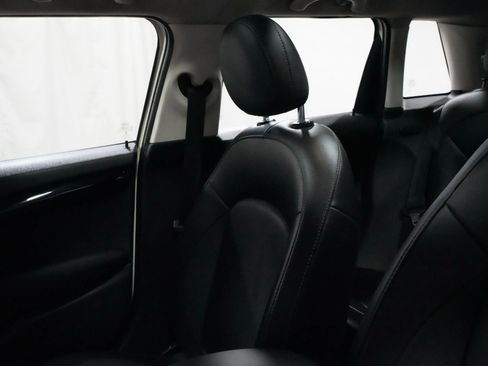 Used 2019 MINI Cooper 4-Door Hardtop image 19