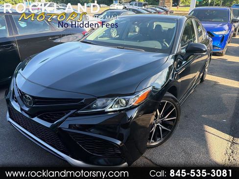 Used 2024 Toyota Camry SE FWD image 1