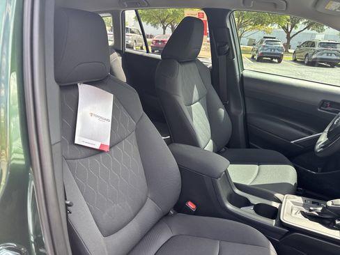 New 2026 Toyota Corolla Cross LE FWD image 34