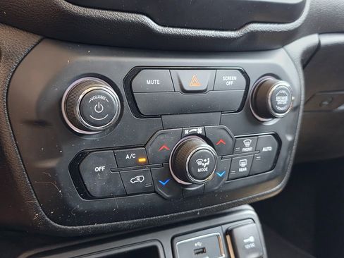 Used 2018 Jeep Renegade Latitude image 36