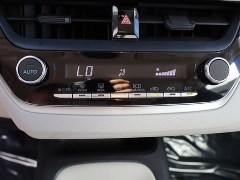 Used 2025 Toyota Corolla LE FWD image 34